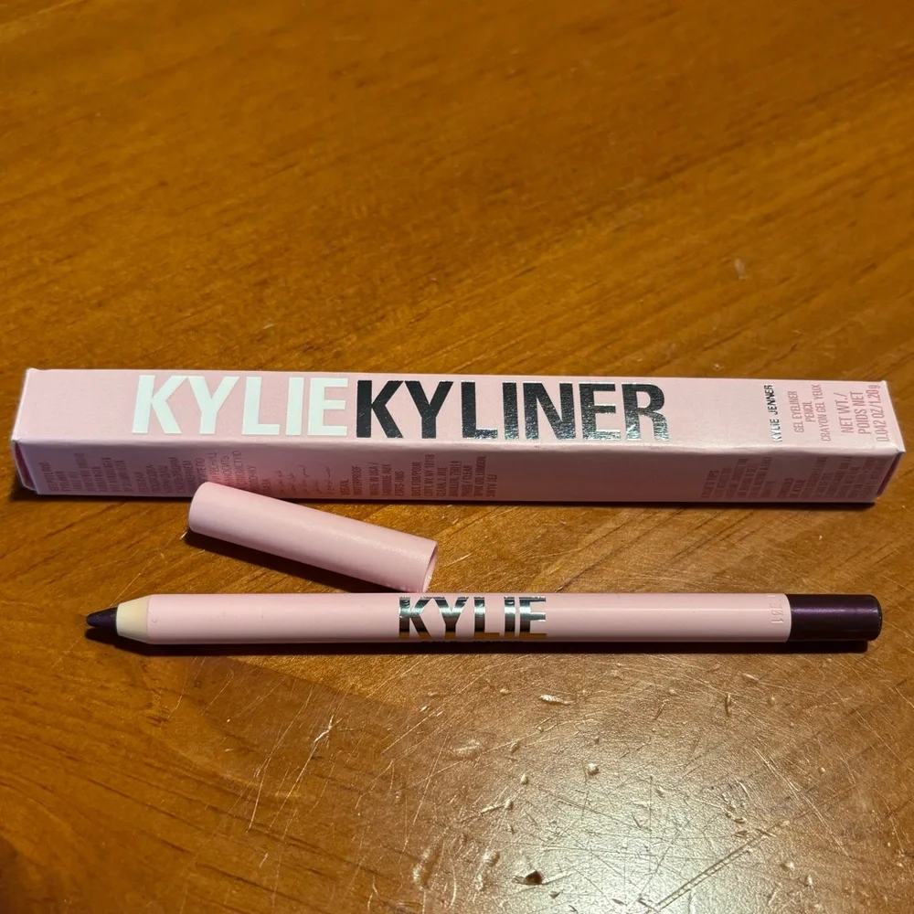 Kylie Kyliner Gel Eyeliner Shimmery Purple